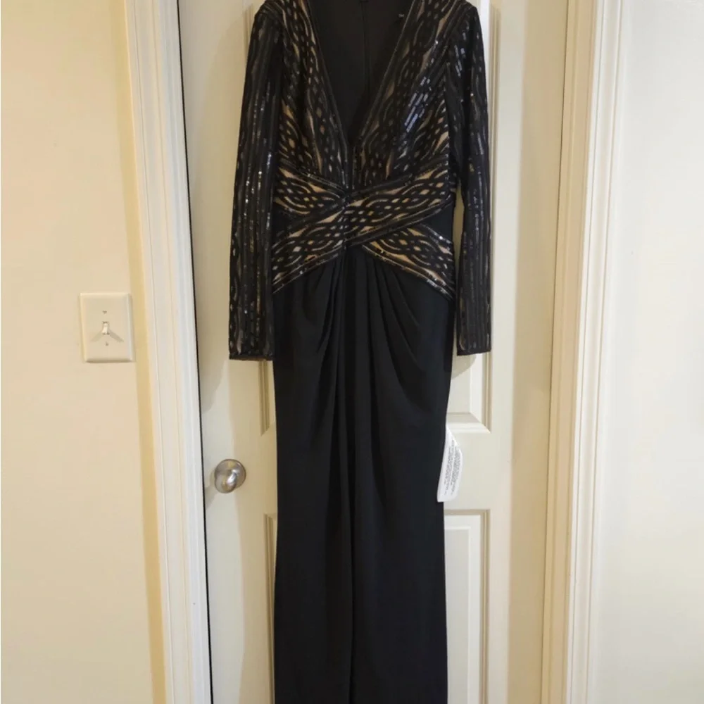Tadashi Shoji Women's Long-Sleeve Sequin-Embroidered Gown NWT. Size 14
